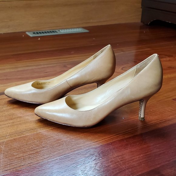 Cole Haan Beige Leather Heels Size 6B - Picture 6 of 16